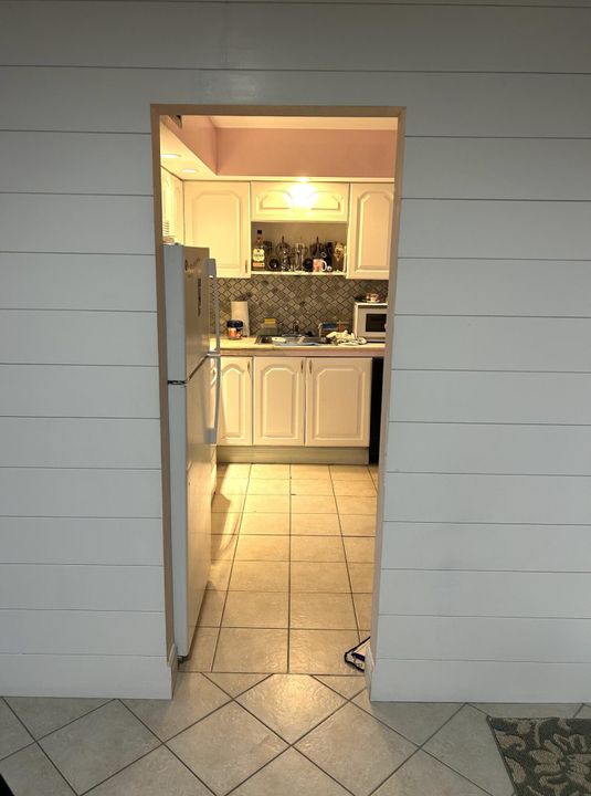 For Sale: $55,800 (1 beds, 1 baths, 806 Square Feet)