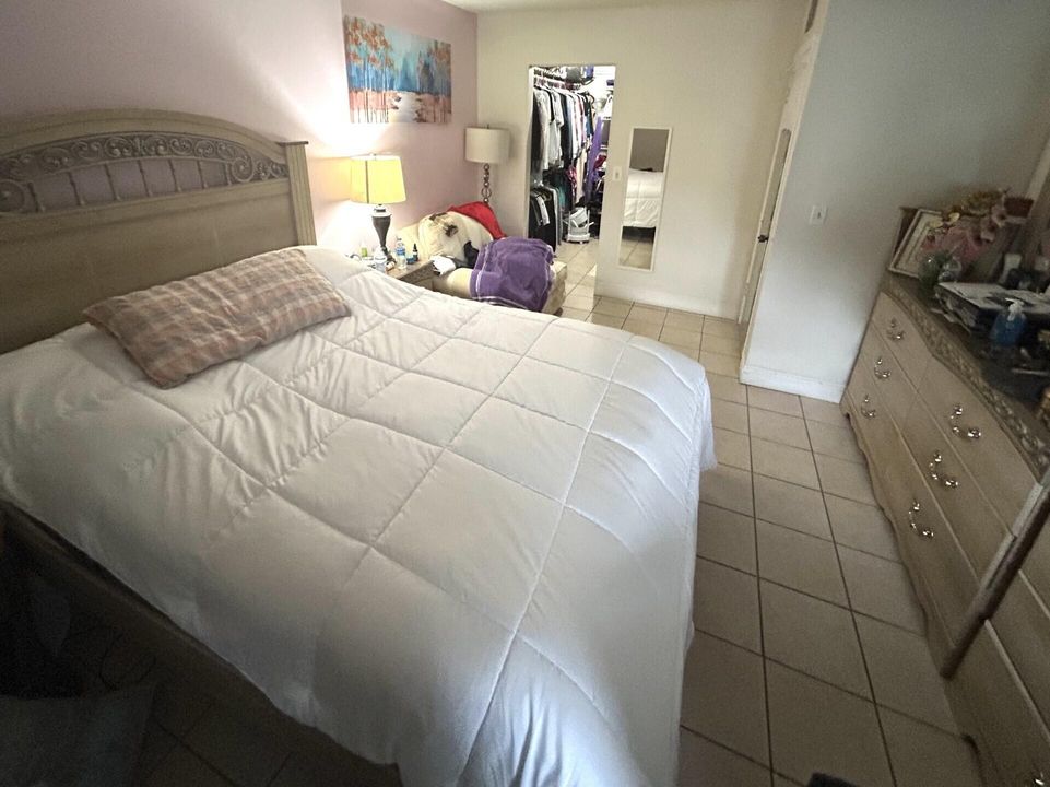 For Sale: $55,800 (1 beds, 1 baths, 806 Square Feet)