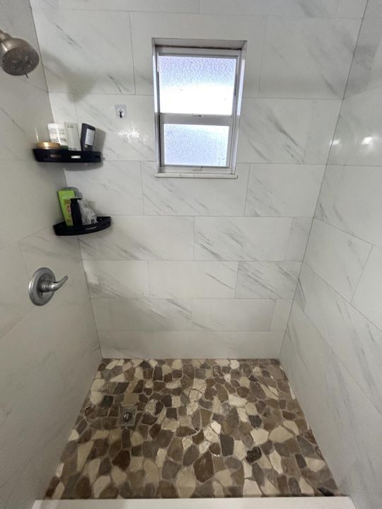 For Sale: $55,800 (1 beds, 1 baths, 806 Square Feet)