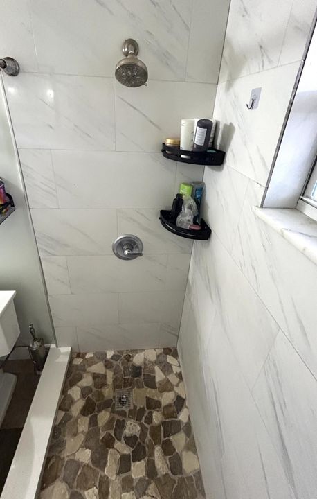 For Sale: $55,800 (1 beds, 1 baths, 806 Square Feet)