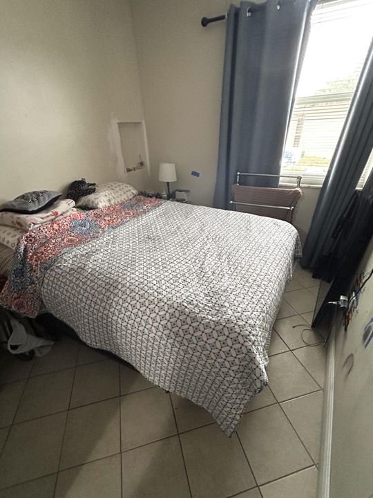 For Sale: $55,800 (1 beds, 1 baths, 806 Square Feet)