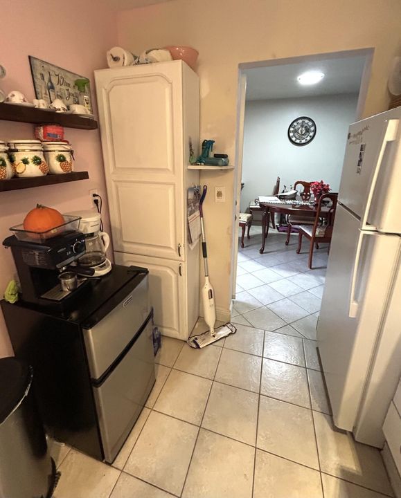 For Sale: $55,800 (1 beds, 1 baths, 806 Square Feet)