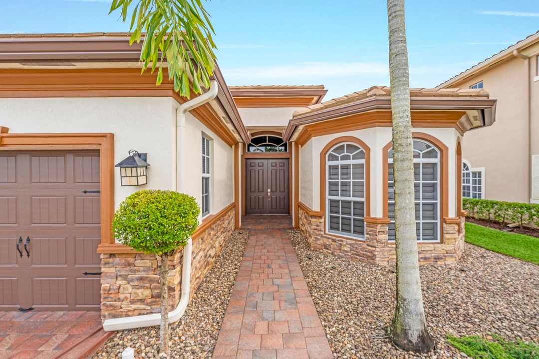 For Sale: $1,165,000 (4 beds, 3 baths, 2972 Square Feet)