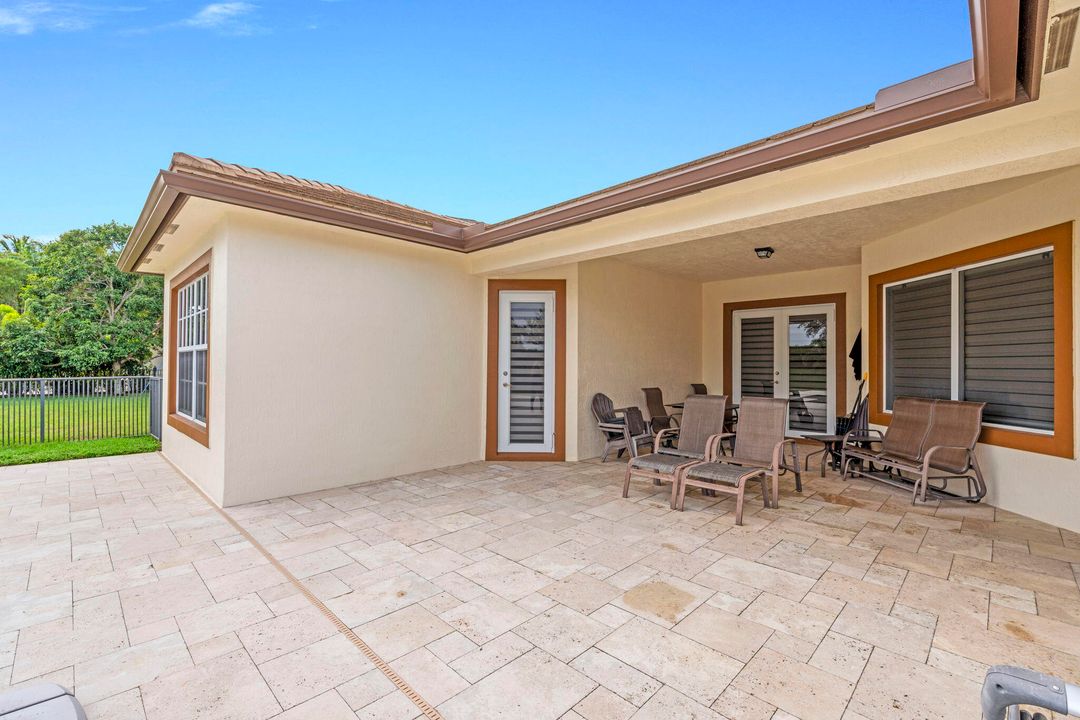 For Sale: $1,165,000 (4 beds, 3 baths, 2972 Square Feet)