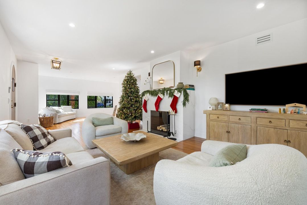 En Venta: $1,897,000 (3 camas, 3 baños, 2815 Pies cuadrados)