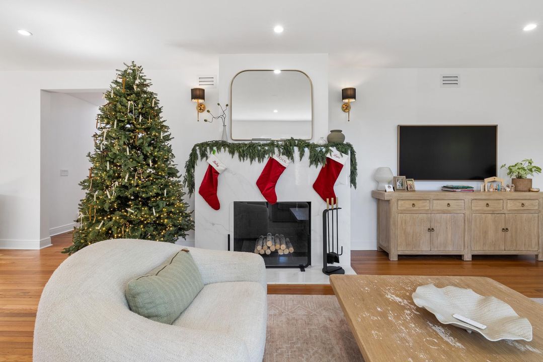 En Venta: $1,897,000 (3 camas, 3 baños, 2815 Pies cuadrados)