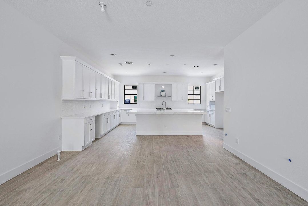 En Renta: $5,500 (4 camas, 3 baños, 2750 Pies cuadrados)