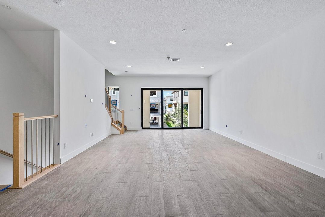 En Renta: $5,500 (4 camas, 3 baños, 2750 Pies cuadrados)