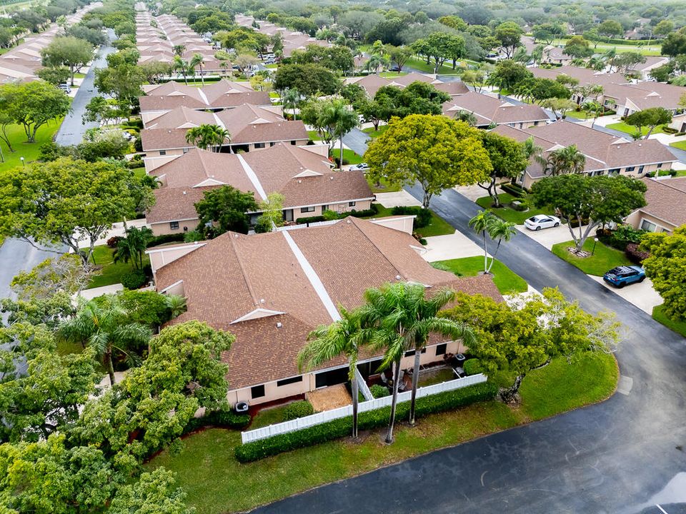 待售: $389,000 (2 贝兹, 2 浴室, 1100 平方英尺)