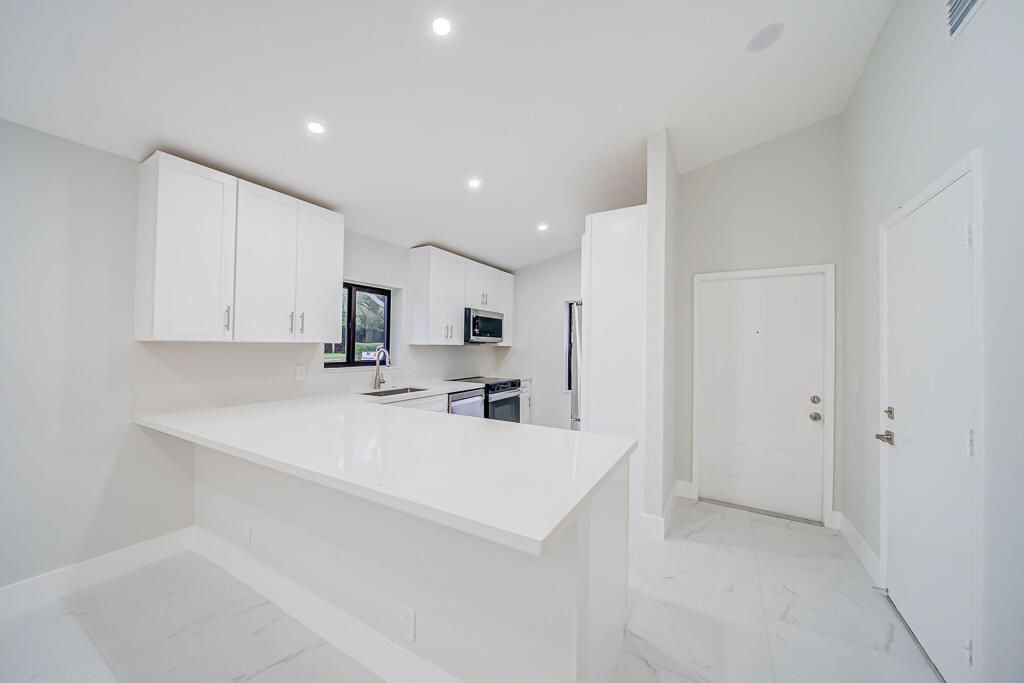 待售: $389,000 (2 贝兹, 2 浴室, 1100 平方英尺)