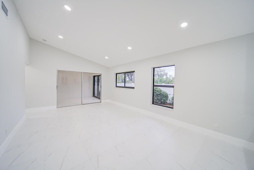 待售: $389,000 (2 贝兹, 2 浴室, 1100 平方英尺)