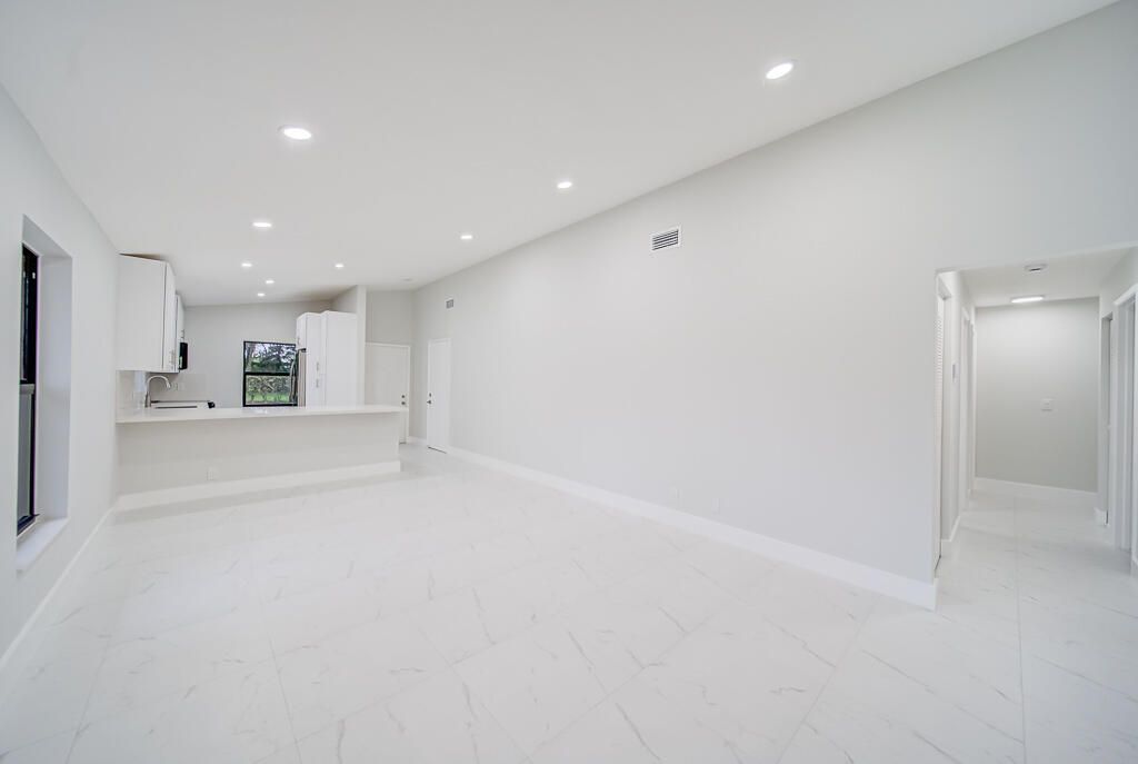 待售: $389,000 (2 贝兹, 2 浴室, 1100 平方英尺)