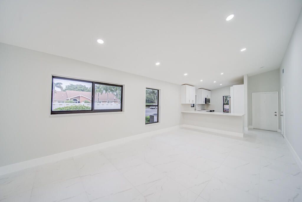 待售: $389,000 (2 贝兹, 2 浴室, 1100 平方英尺)