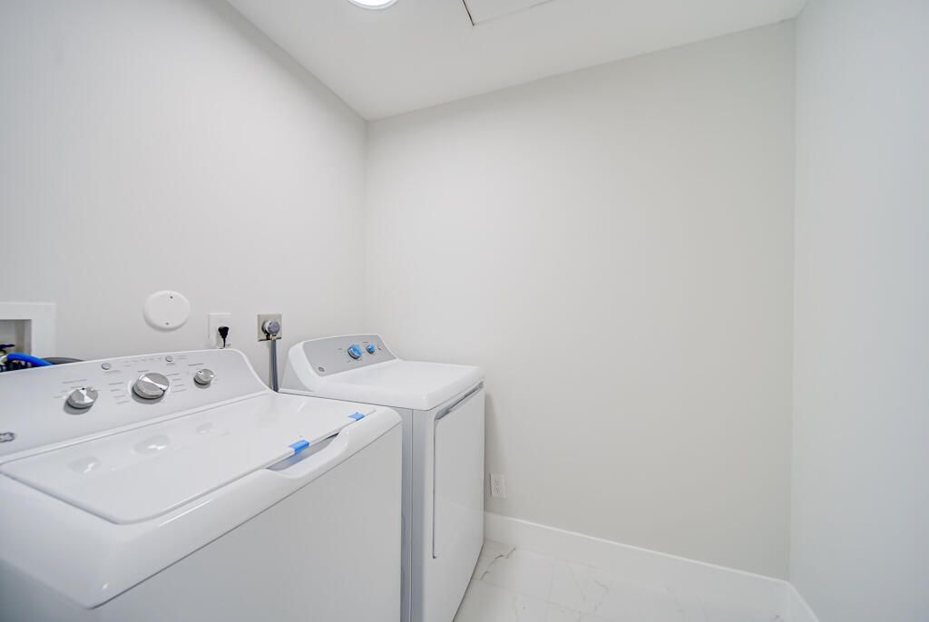 待售: $389,000 (2 贝兹, 2 浴室, 1100 平方英尺)