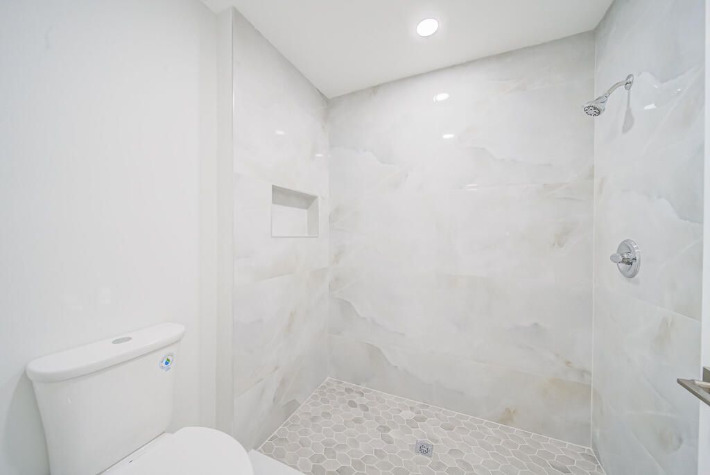 待售: $389,000 (2 贝兹, 2 浴室, 1100 平方英尺)