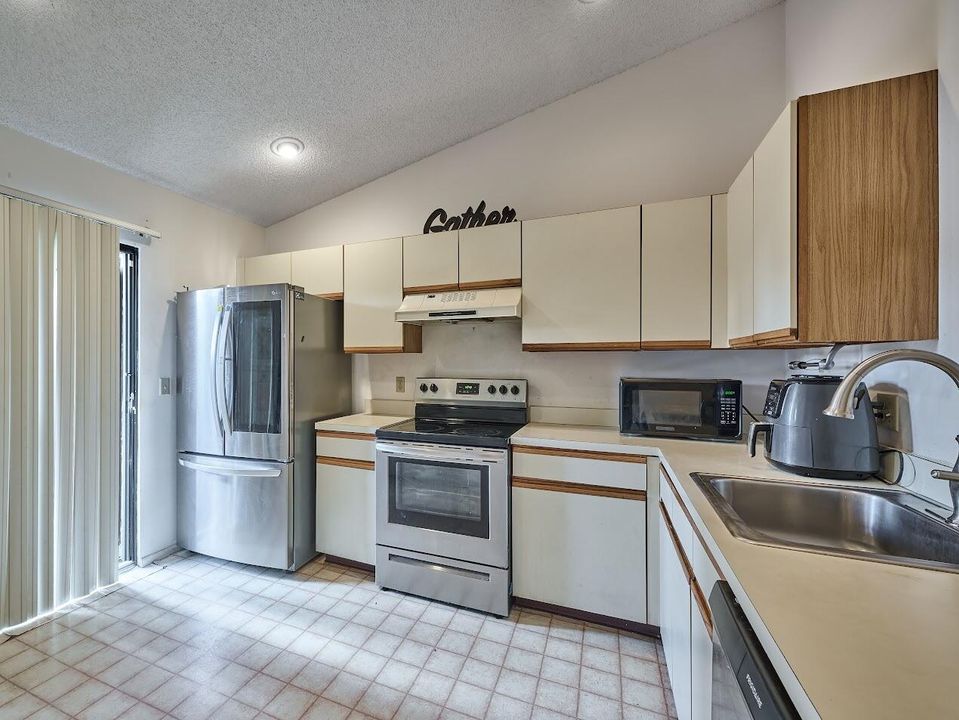 На продажу: $302,000 (3 спален, 2 ванн, 1298 Квадратных фут)