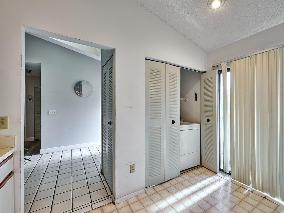 На продажу: $302,000 (3 спален, 2 ванн, 1298 Квадратных фут)