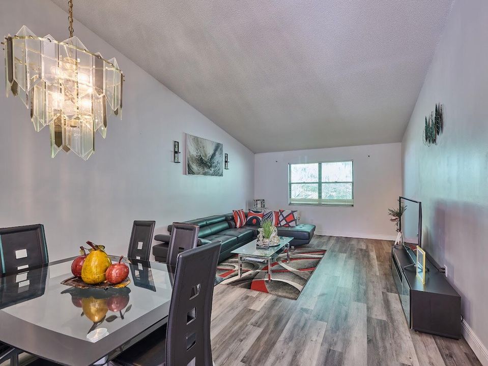 На продажу: $302,000 (3 спален, 2 ванн, 1298 Квадратных фут)