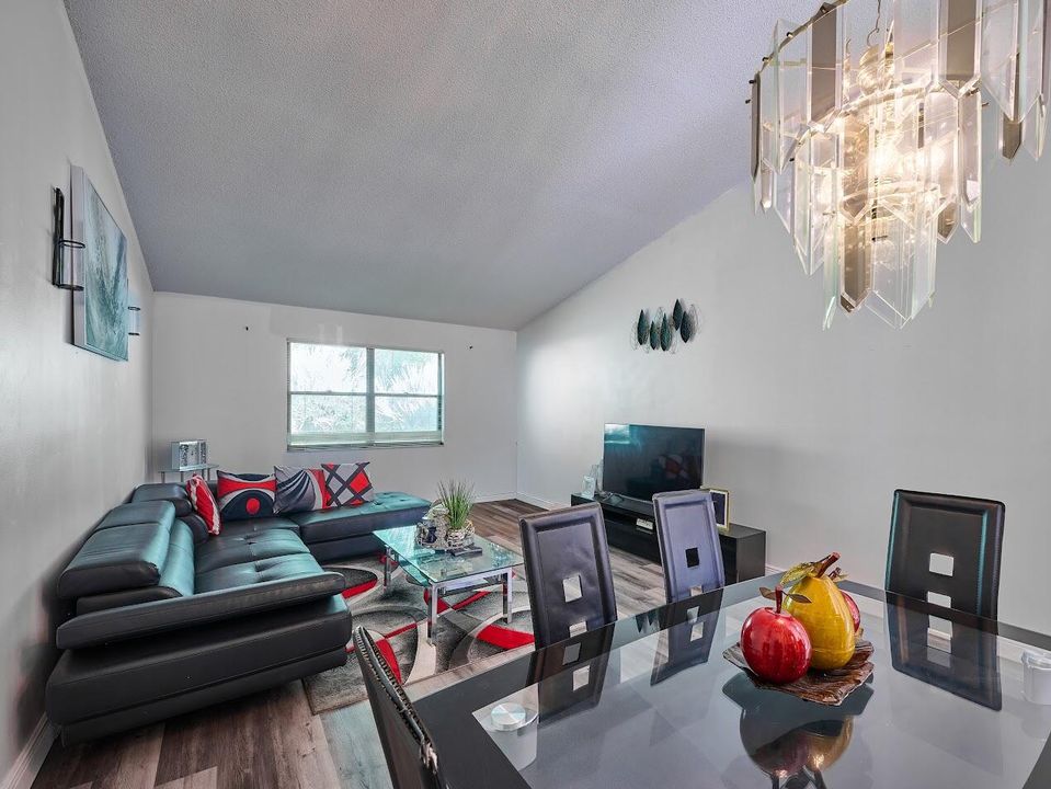 На продажу: $302,000 (3 спален, 2 ванн, 1298 Квадратных фут)