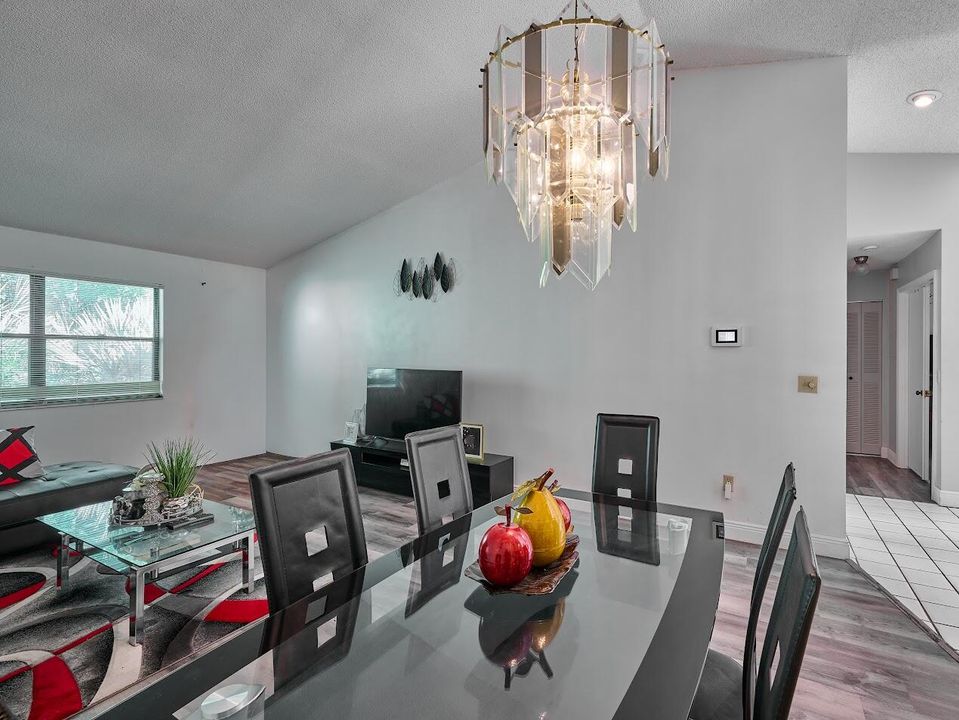 На продажу: $302,000 (3 спален, 2 ванн, 1298 Квадратных фут)