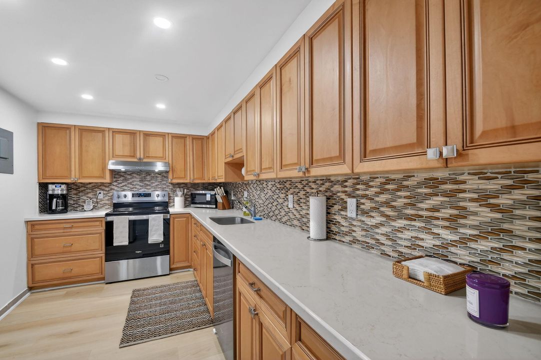 出租: $11,500 (2 贝兹, 2 浴室, 1402 平方英尺)