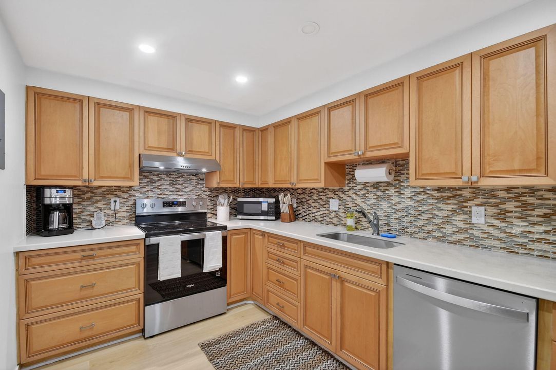 出租: $11,500 (2 贝兹, 2 浴室, 1402 平方英尺)