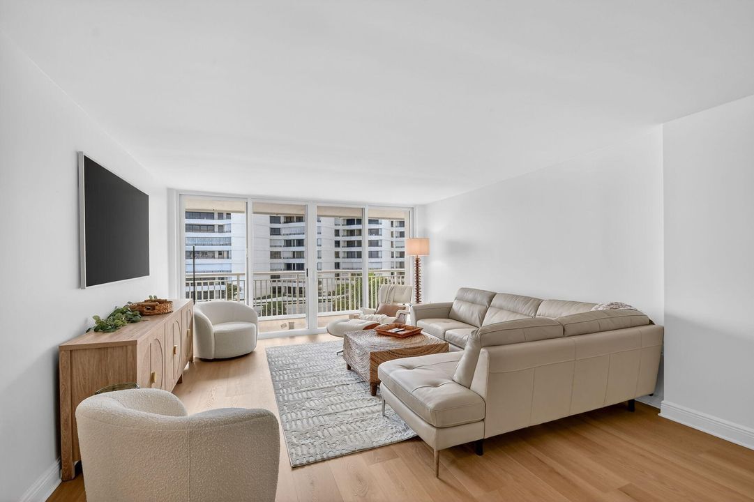 出租: $11,500 (2 贝兹, 2 浴室, 1402 平方英尺)