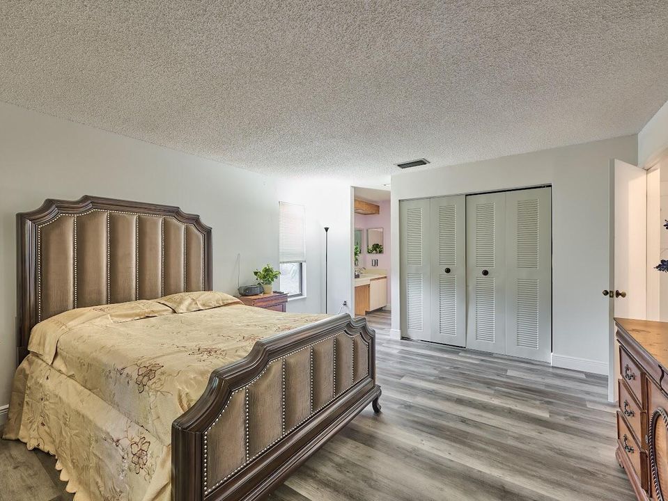 На продажу: $302,000 (3 спален, 2 ванн, 1298 Квадратных фут)