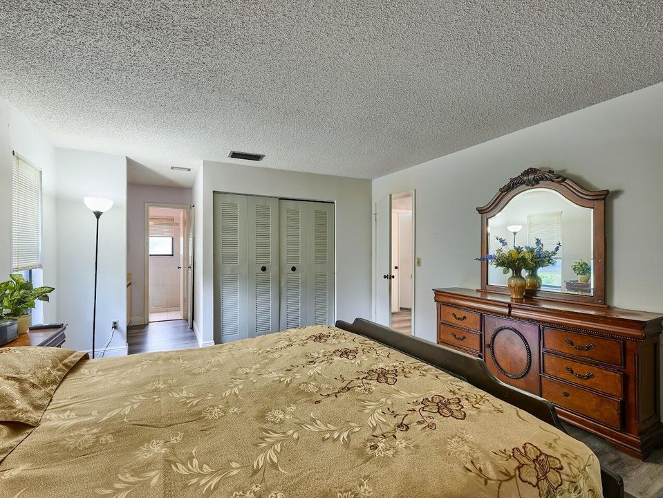 На продажу: $302,000 (3 спален, 2 ванн, 1298 Квадратных фут)