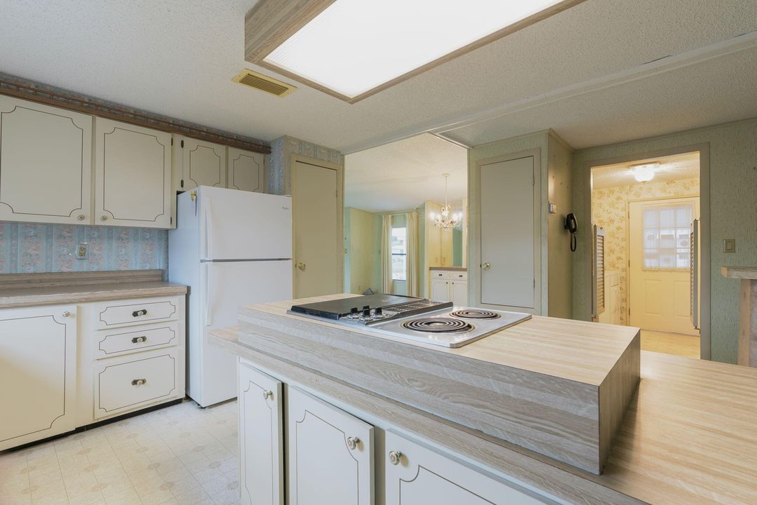 На продажу: $150,000 (2 спален, 2 ванн, 1468 Квадратных фут)