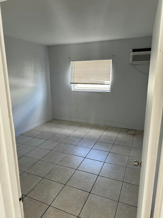 出租: $1,550 (2 贝兹, 1 浴室, 1000 平方英尺)