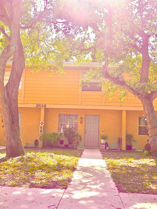 En Venta: $138,500 (2 camas, 2 baños, 1120 Pies cuadrados)