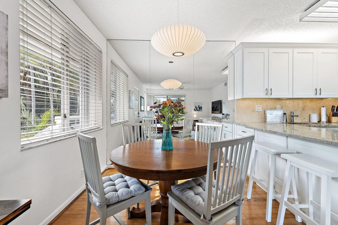 出租: $5,000 (2 贝兹, 2 浴室, 925 平方英尺)