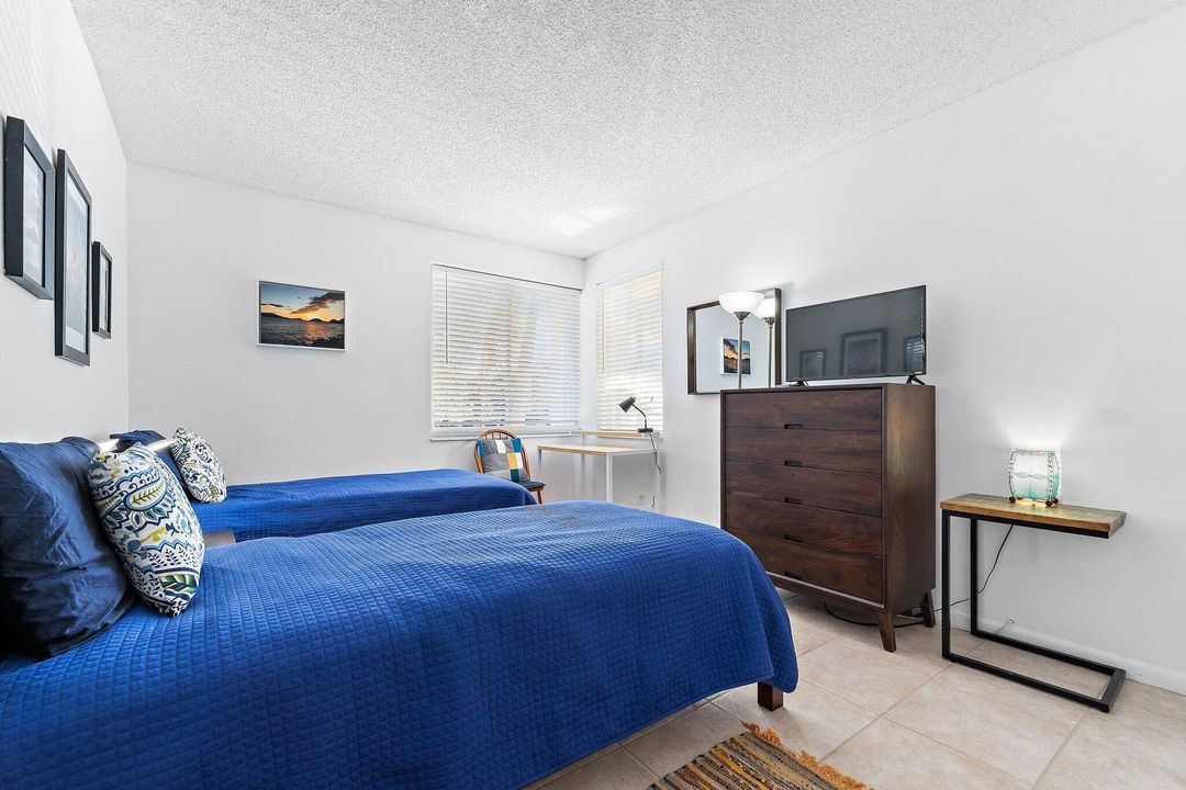 出租: $5,000 (2 贝兹, 2 浴室, 925 平方英尺)