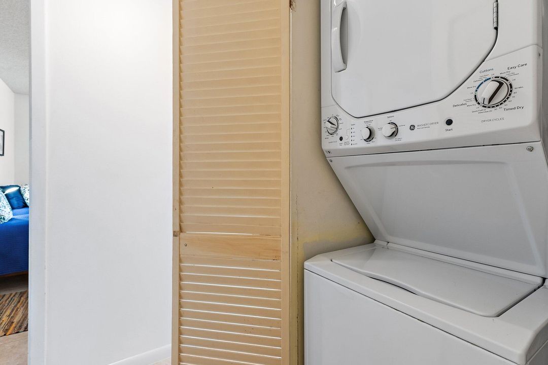 出租: $5,000 (2 贝兹, 2 浴室, 925 平方英尺)