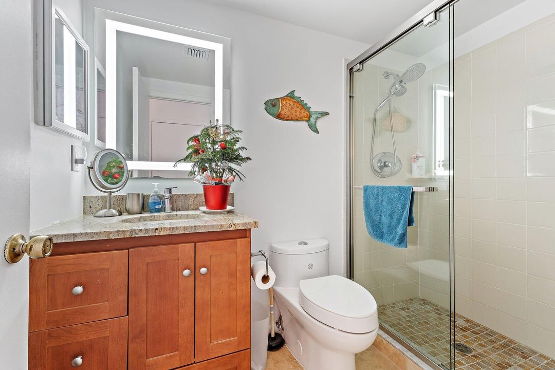 出租: $5,000 (2 贝兹, 2 浴室, 925 平方英尺)