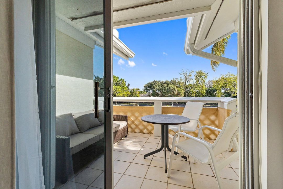 出租: $5,000 (2 贝兹, 2 浴室, 925 平方英尺)