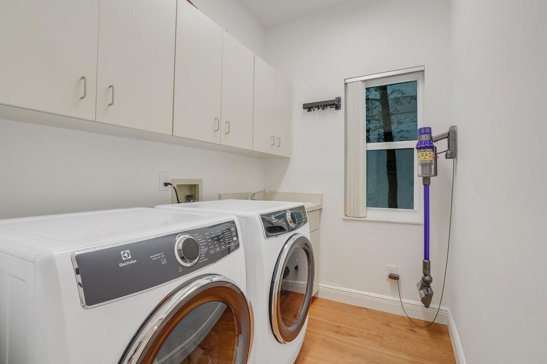 В аренду: $9,950 (3 спален, 3 ванн, 2516 Квадратных фут)