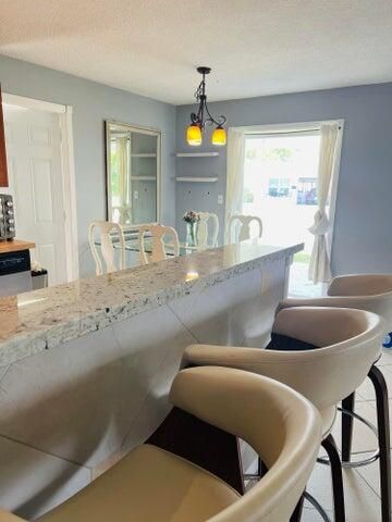 出租: $2,300 (1 贝兹, 1 浴室, 900 平方英尺)