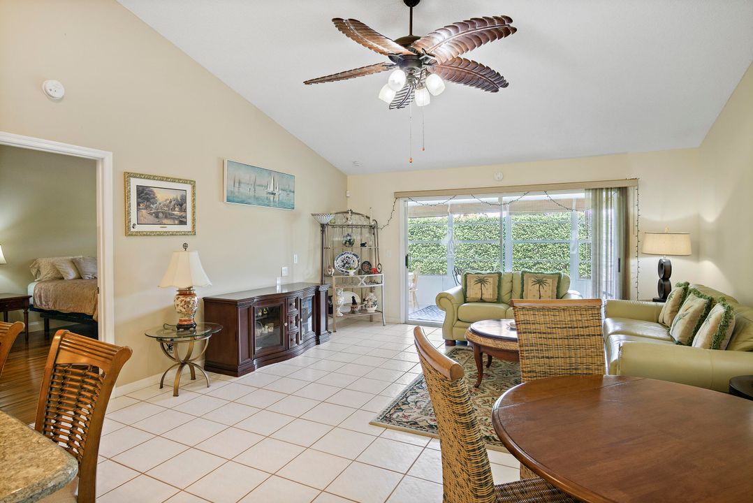 For Sale: $295,000 (2 beds, 2 baths, 1181 Square Feet)