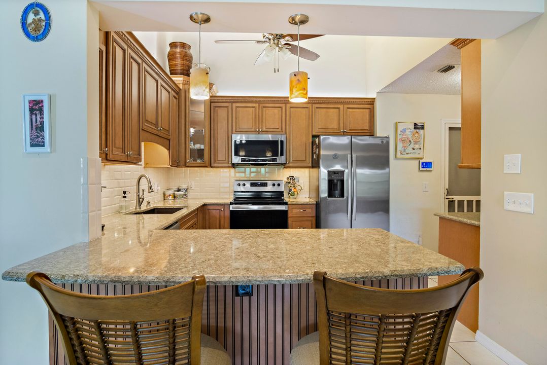 For Sale: $295,000 (2 beds, 2 baths, 1181 Square Feet)