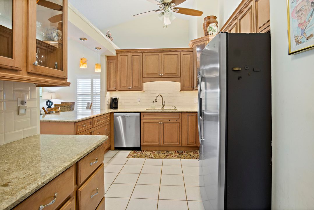 For Sale: $295,000 (2 beds, 2 baths, 1181 Square Feet)