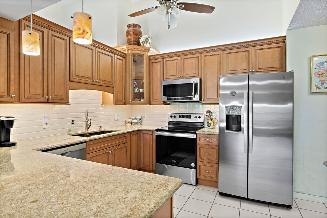 For Sale: $295,000 (2 beds, 2 baths, 1181 Square Feet)