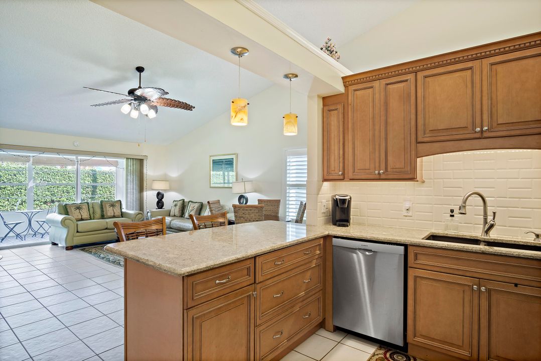 For Sale: $295,000 (2 beds, 2 baths, 1181 Square Feet)