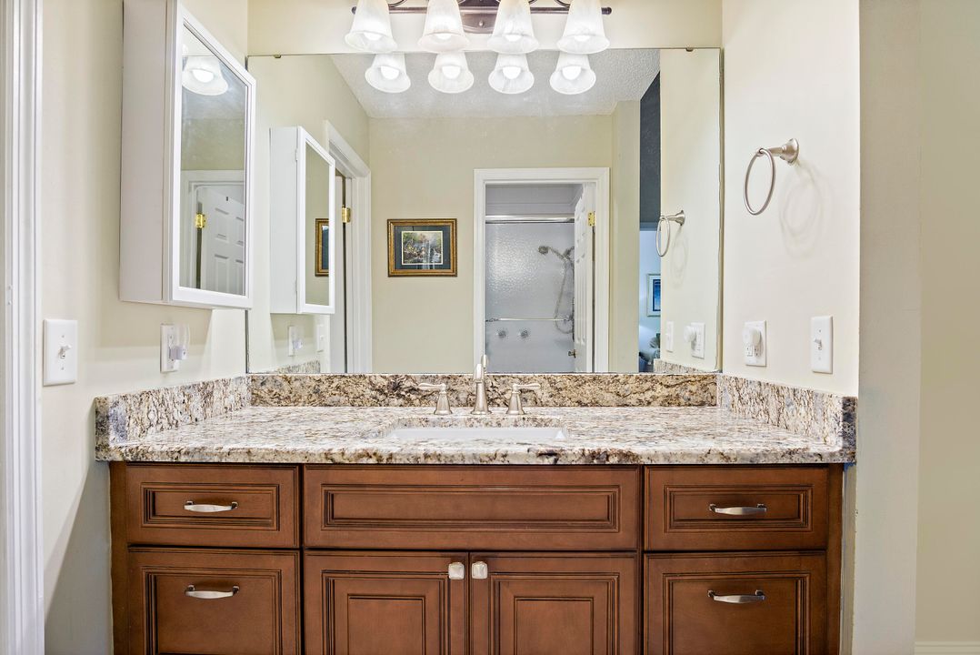 For Sale: $295,000 (2 beds, 2 baths, 1181 Square Feet)