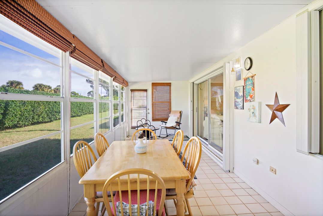 For Sale: $295,000 (2 beds, 2 baths, 1181 Square Feet)