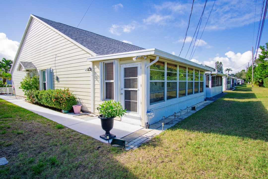 For Sale: $295,000 (2 beds, 2 baths, 1181 Square Feet)