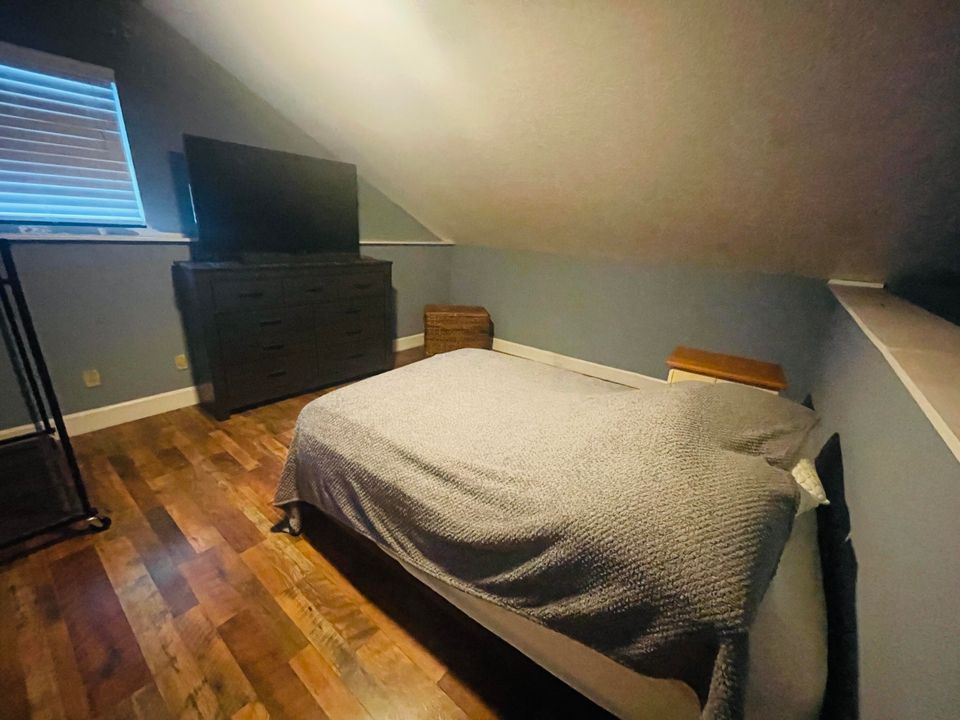 For Sale: $3,300,000 (6 beds, 4 baths, 4401 Square Feet)