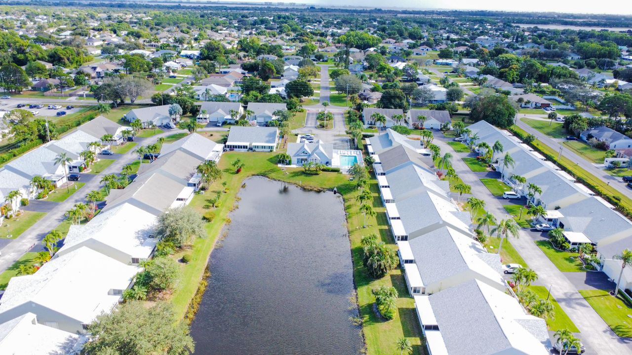 For Sale: $295,000 (2 beds, 2 baths, 1181 Square Feet)