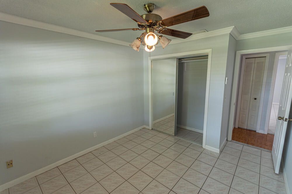 For Sale: $575,000 (5 beds, 4 baths, 2189 Square Feet)